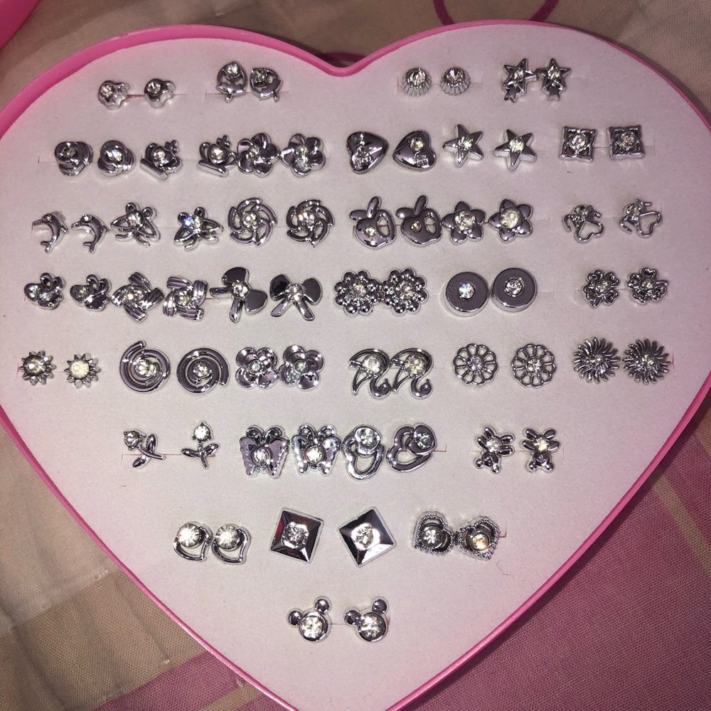 32 pack of earrings